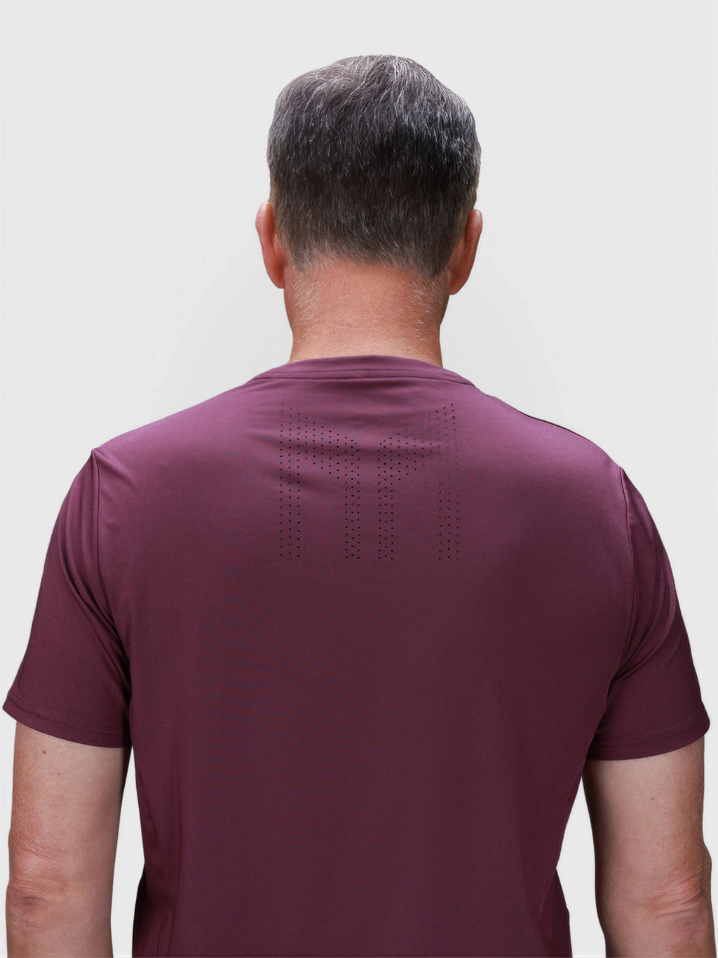 Rear view of plum Chevron Tee by MUEV featuring subtle ventilation for padel and pickleball apparel